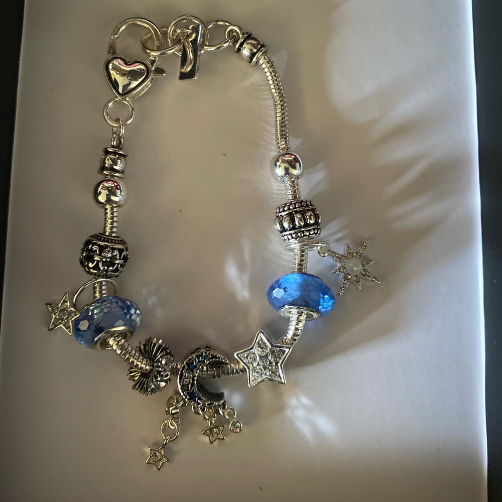 🆕 | Jones New York Charm Bracelet